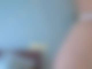 Live cam show with ElvinaBrowning - Legs on Free Soda