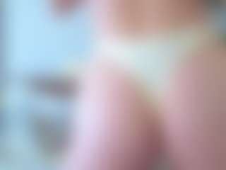 Live cam show with ElvinaBrowning - Legs on liverealitysex.com