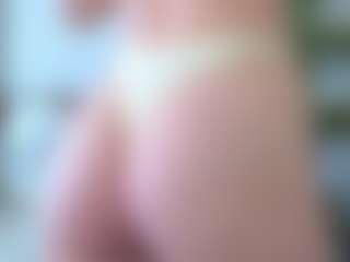 Live cam show with ElvinaBrowning - Body Massage on Camming Site