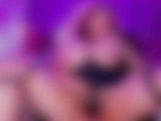 Live cam show with LunaPleasure - Curvy Latina on StripNow | colombia
