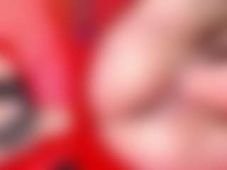 LunaPleasure MILF webcam performer live streaming