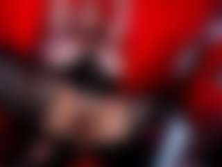 LunaPleasure MILF webcam performer live streaming