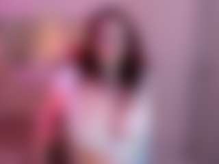 LunaPleasure MILF webcam performer live streaming