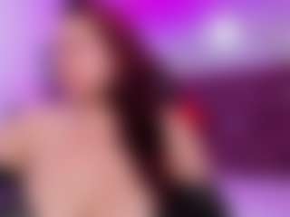 LunaPleasure MILF webcam performer live streaming