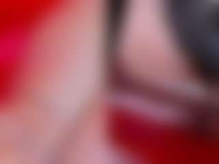 LunaPleasure MILF webcam performer live streaming
