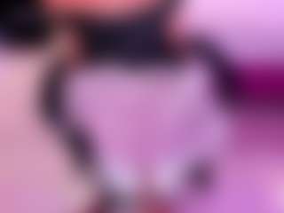 LunaPleasure MILF webcam performer live streaming