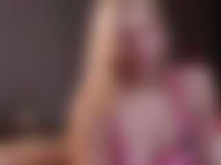 Live cam show with AlodiaGanter - Camel Toe on AdultVida.com