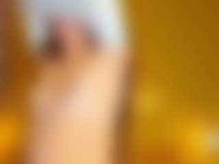 Live cam show with KetrinWhitee - Brown Hair on madthumbs