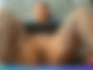 perla-mature MILF webcam performer live streaming