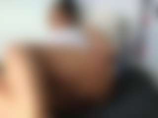perla-mature MILF webcam performer live streaming