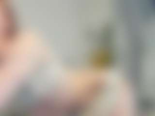 Live cam show with AnnisFrankson - Average on studioflirtlive.com