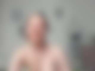 Live cam show with AnnisFrankson - Submissive on crypto-cams