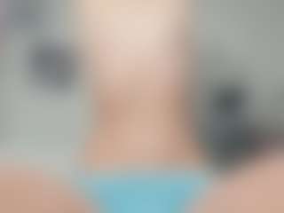 Live cam show with AnnisFrankson - Lean on Camsoda