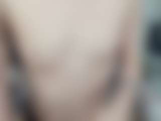 Live cam show with AnnisFrankson - Gray Eyes on StripNow