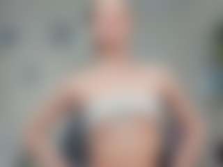Spettacolo in cam dal vivo con AnnisFrankson - Submissive su Camsoda