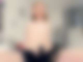 Live cam show with AnnisFrankson - Spank Red Hair on SinfulBabes