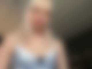 Live cam show with Esme Christley - Blue Eyes on Stripli.com