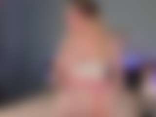 Live cam show with Lisa-Payne - Bikini on SmokeAndPoke