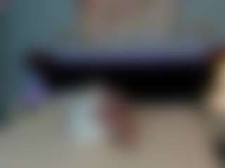 Live cam show with Lisa-Payne - Facial on Milfs Live