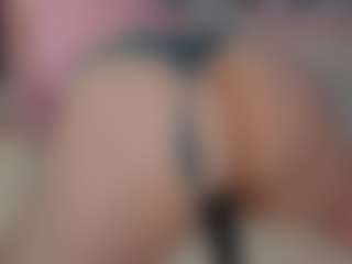 Live cam show with Lisa-Payne - Spanks on TeamSkeetLive