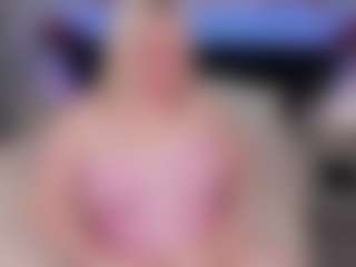 Live cam show with Lisa-Payne - Upskirt on livesuperchat.net