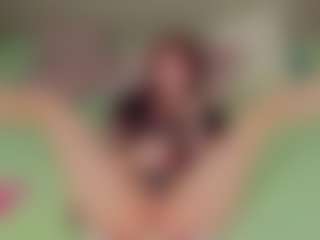 Live cam show with Molly - Petite on SquirtSoMuch