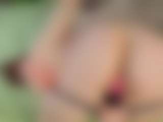 Live cam show with Molly - Squirt on Camsoda