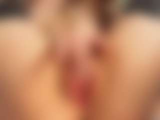 Live cam show with Molly - Gray Eyes on StripNow