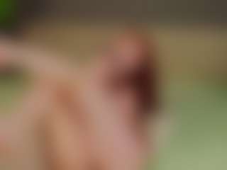 Live cam show with Molly - Shaved Pussy on MyBangCams