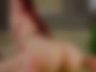 Live cam show with Molly - Shaved Pussy Brown Hair on 1on1-livenow