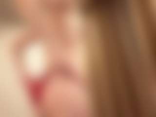 Live cam show with Your little bee - Polly - Fingers on madthumbs