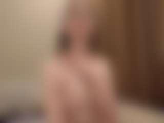 Live cam show with Your little bee - Polly - Public on Camsoda