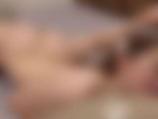 Live cam show with Your little bee - Polly - Athletic Public on Camsoda