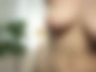 Live cam show with RowenaGossett - Cute on studioflirtlive.com