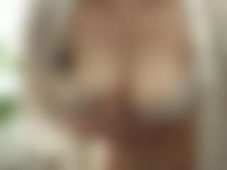 Live cam show with RowenaGossett - Tittyfuck on Pornisteam.com