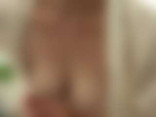 RowenaGossett's Live Sex Cam Show