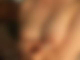 Live cam show with RowenaGossett - Twerk Young Adult on CamClone