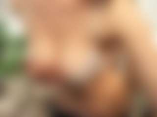 RowenaGossett's Live Sex Cam Show