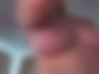 Live cam show with Linda - Big Tits on Camming Site