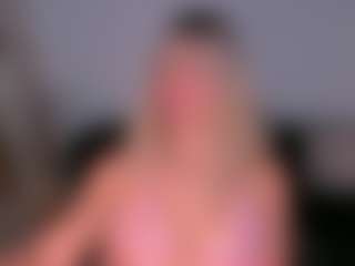 Live cam show with IsabelBornner - Body Massage on Milfs Live