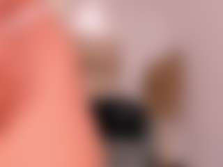 Live cam show with Sophie Lanne - Average on milfzrlive.com