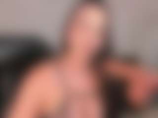 Live cam show with Sophie Lanne - Brown Eyes on thefappeningchat.com