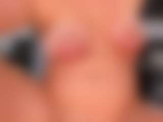 Live cam show with Sophie Lanne - Average on SxyPornLive
