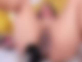 Live cam show with KendralHolson - Blonde Hair MILF on Camsoda
