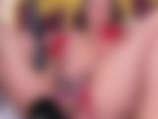 Live cam show with KendralHolson - Public MILF on Dolls Live