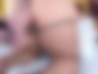 Live cam show with KendralHolson - Blonde Hair Curvy on xfollow cams