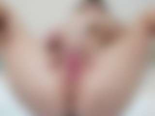 AnnaHotSquirt's Live Sex Cam Show