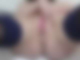 Live cam show with AnnaHotSquirt - Ass Bouncing on Camsoda