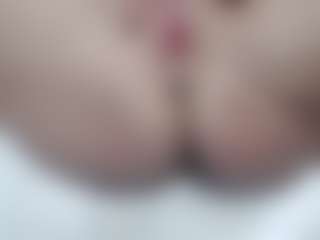 AnnaHotSquirt's Live Sex Cam Show