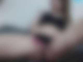 AnnaHotSquirt's Live Sex Cam Show